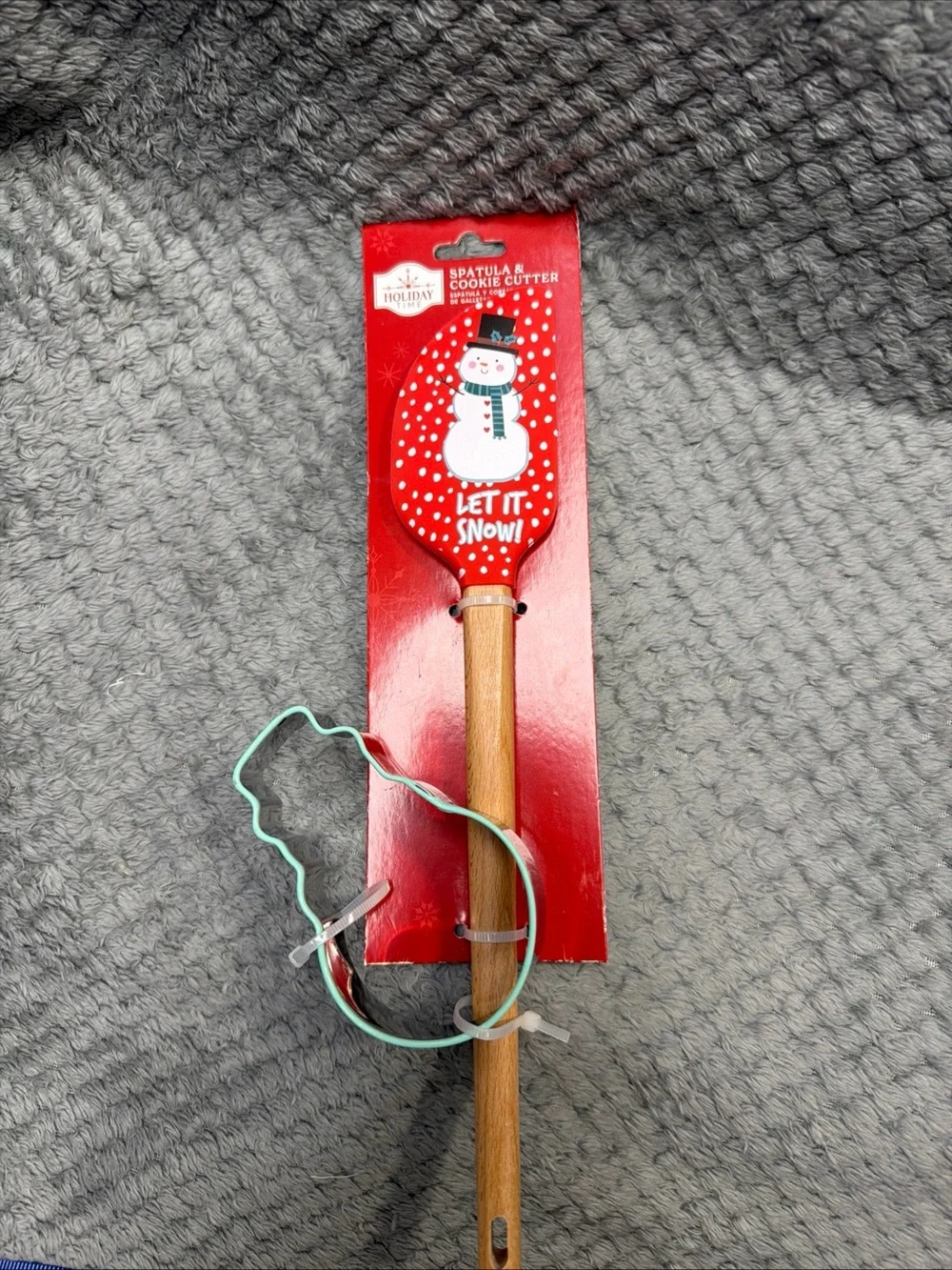 New Holiday Time Spatula & Snowman Cookie Cutter Set- Let It Snow Heat Resistant